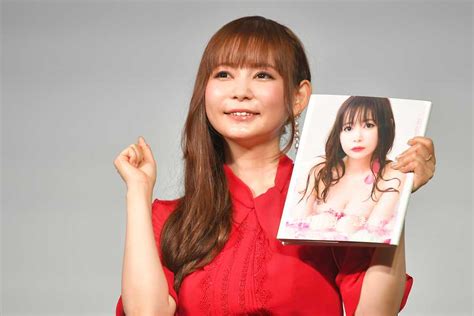 中川翔子 乳|中川翔子が写真集発売イベント「しっかり乳を寄せて。